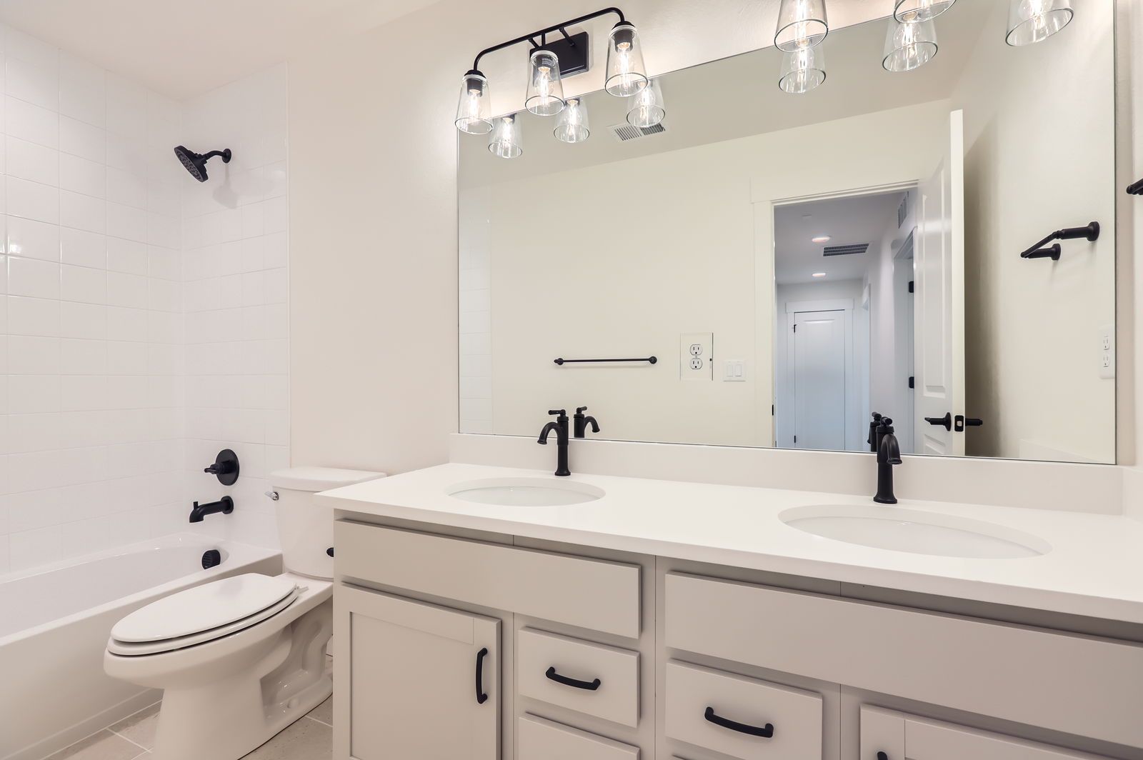 Plan V432 - Representative Photo - Secondary Bathroom
