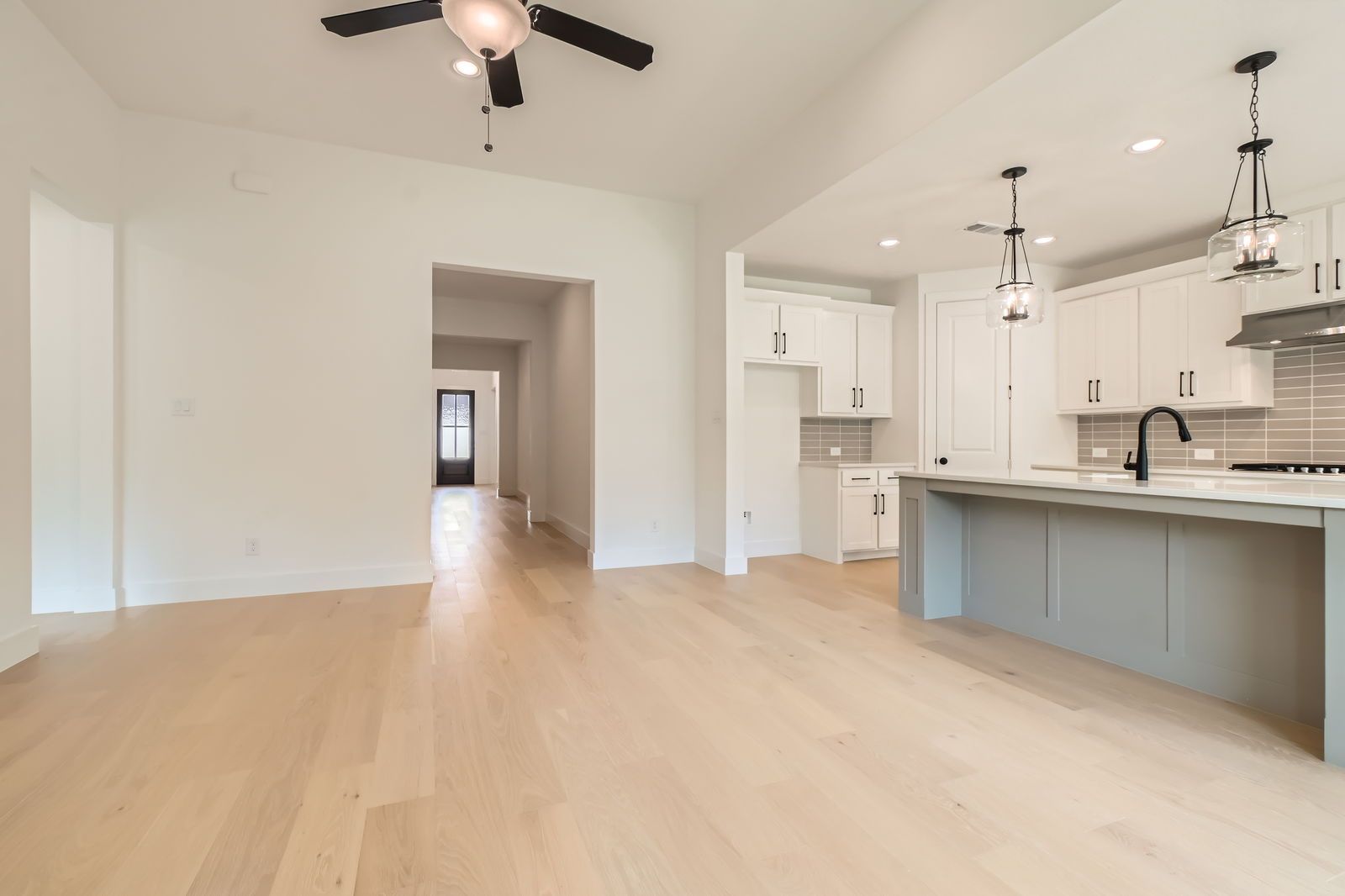 Plan 1560 Representative Photo - Living/Kitchen/Entry