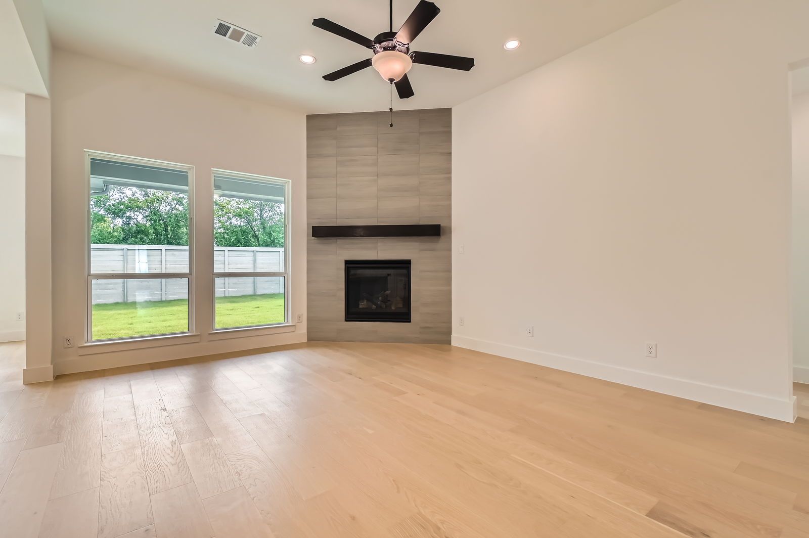 Plan 1560 Representative Photo - Living Room