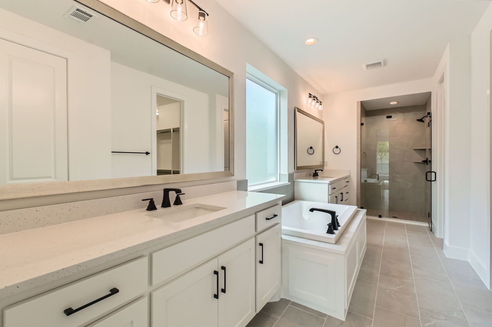 Plan 1560 Representative Photo - Main Bathroom