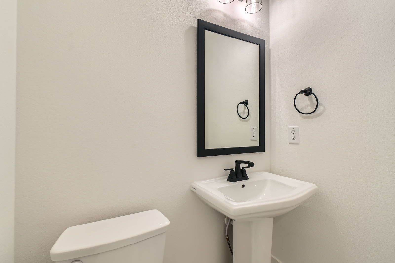 Plan 1560 Representative Photo - Powder Bath