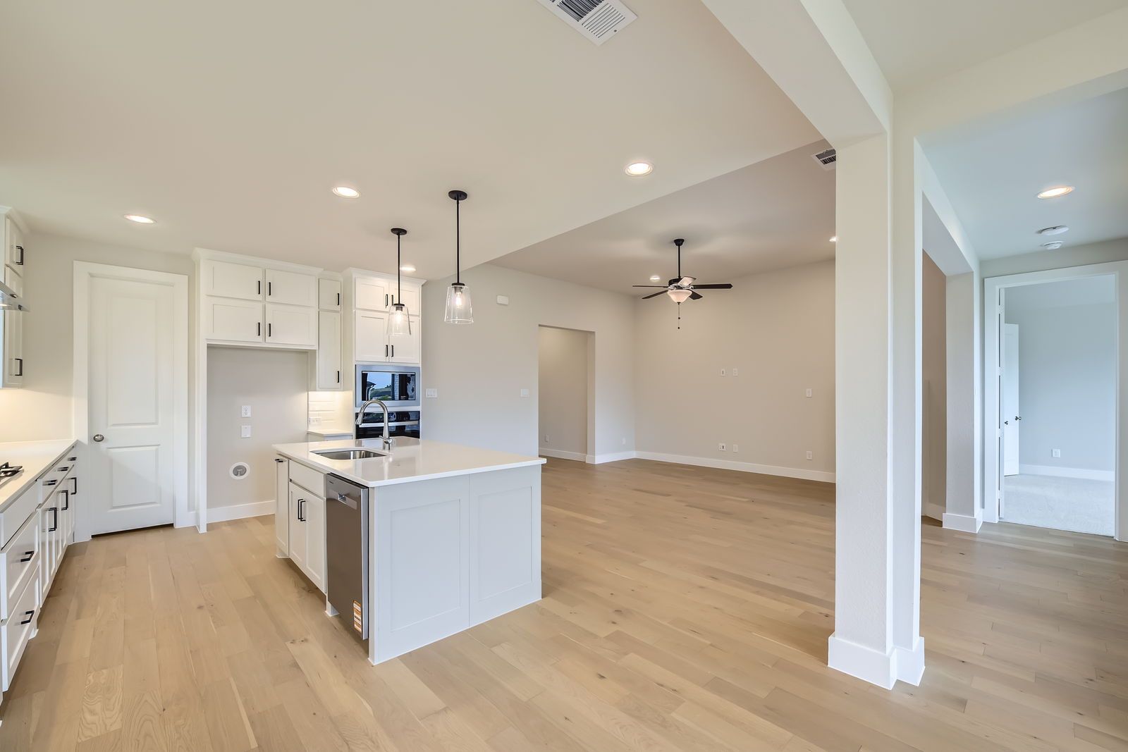 Plan 1535 Representative Photo - Living/Kitchen