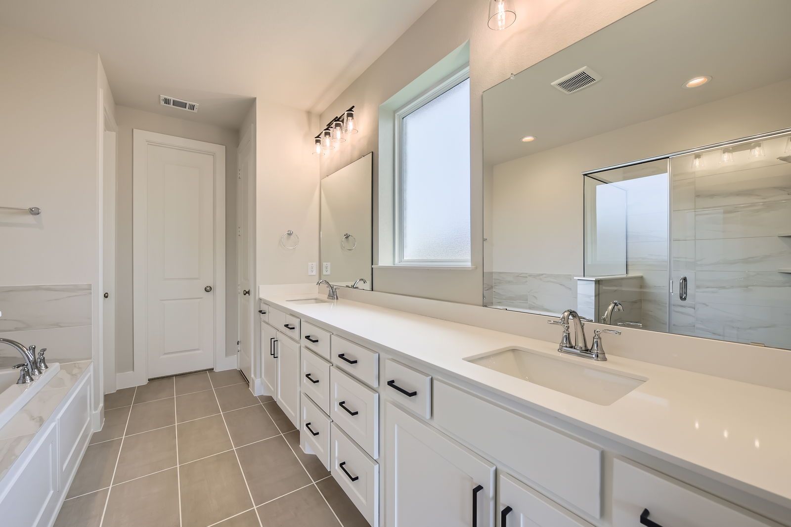 Plan 1535 Representative Photo - Main Bathroom