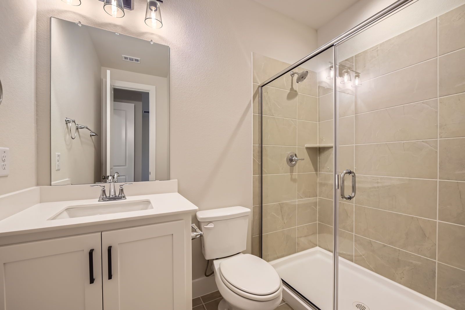 Plan 1535 Representative Photo - Secondary Bathroom