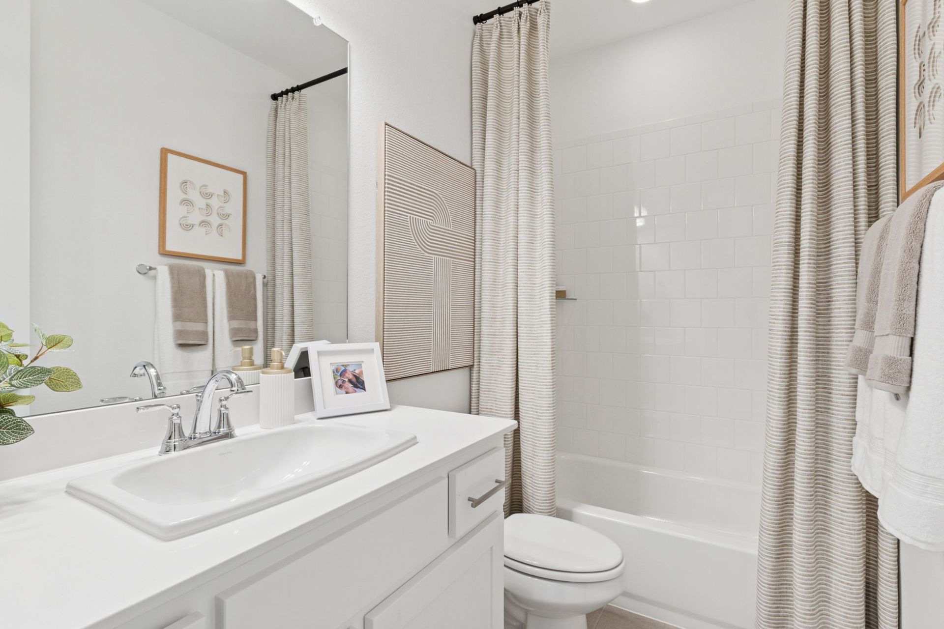 Plan 1578 Representative Photo - Secondary Bathroom