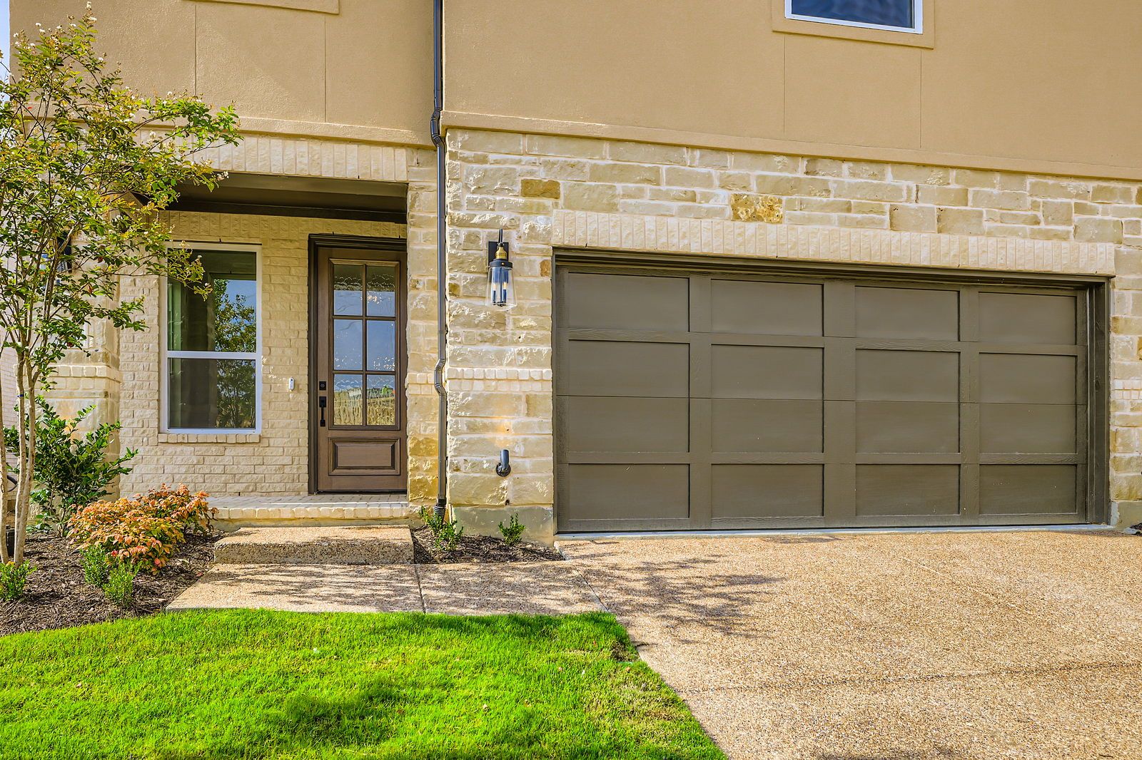 3520 Chivalry Lane - Front Porch