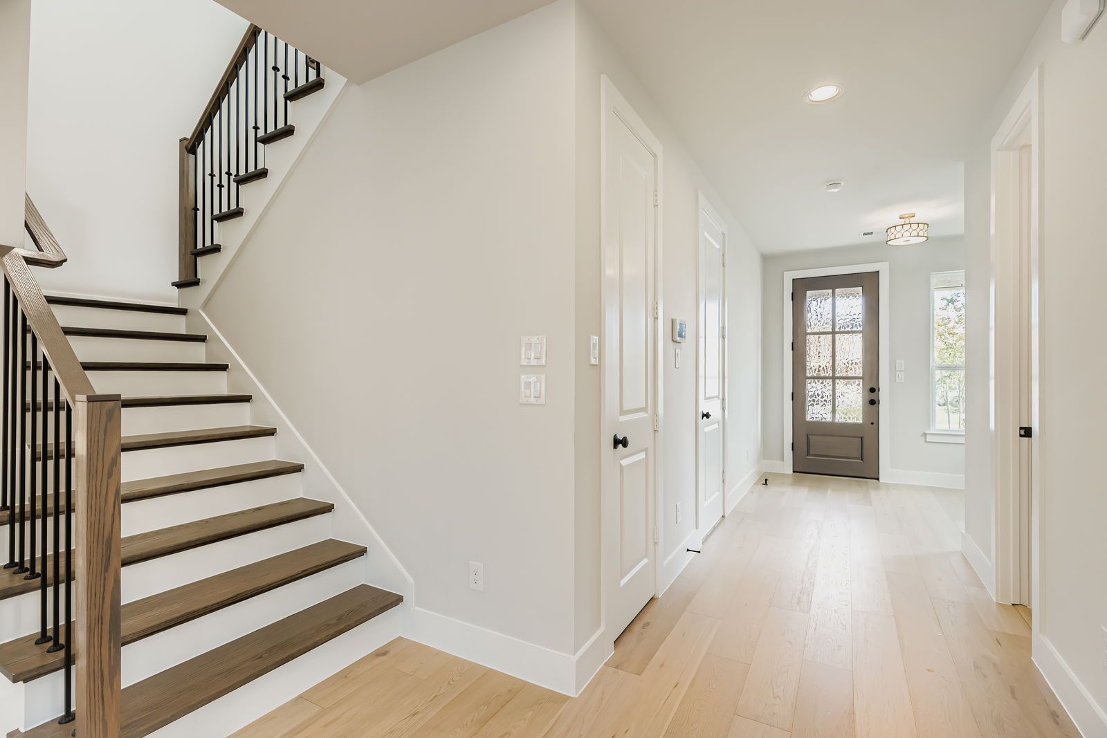 3520 Chivalry Lane - Entry