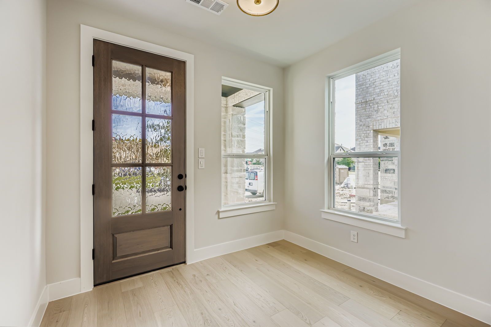 3520 Chivalry Lane - Entry