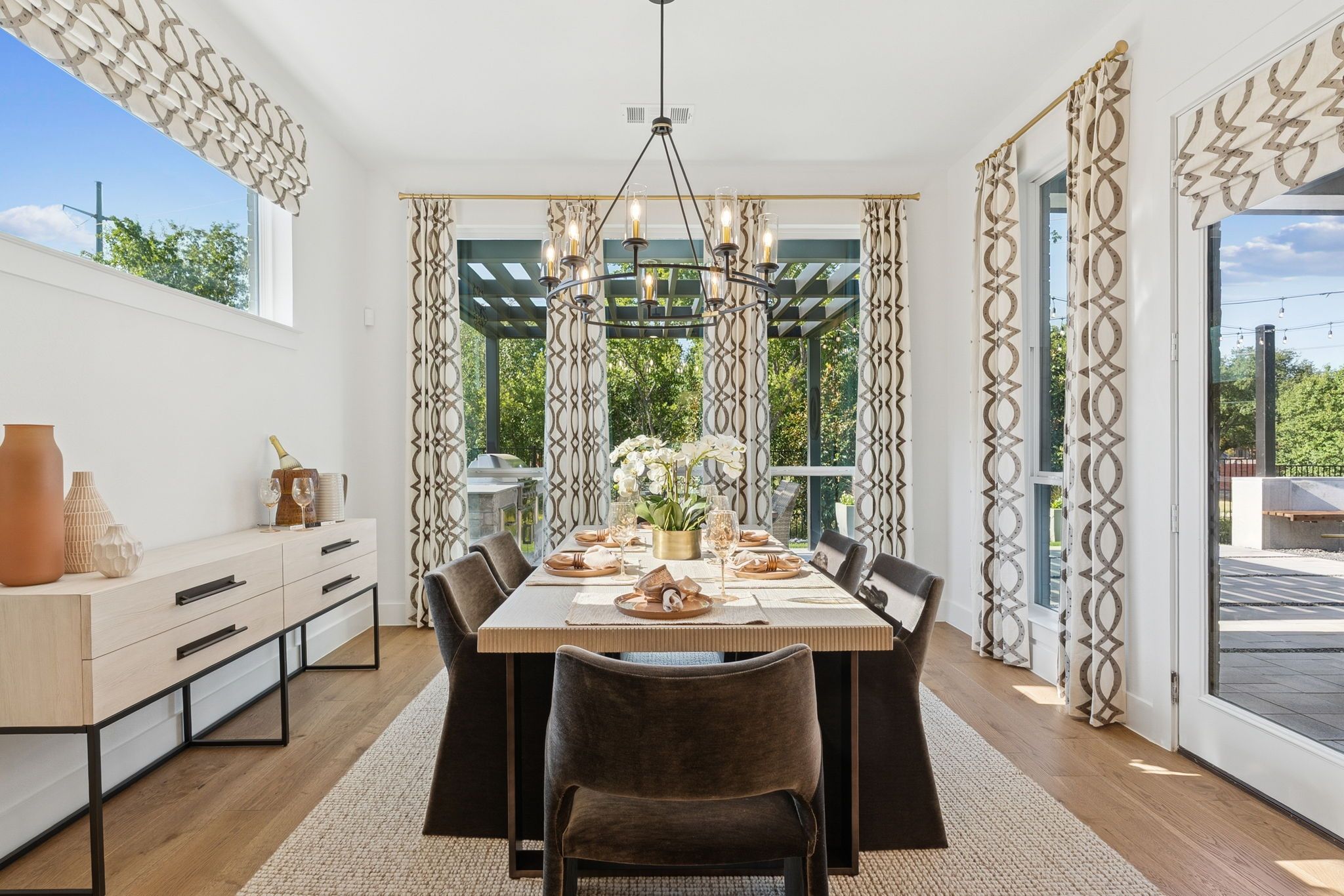 Plan 1640 Dining Area - Bella Casa Model Photo