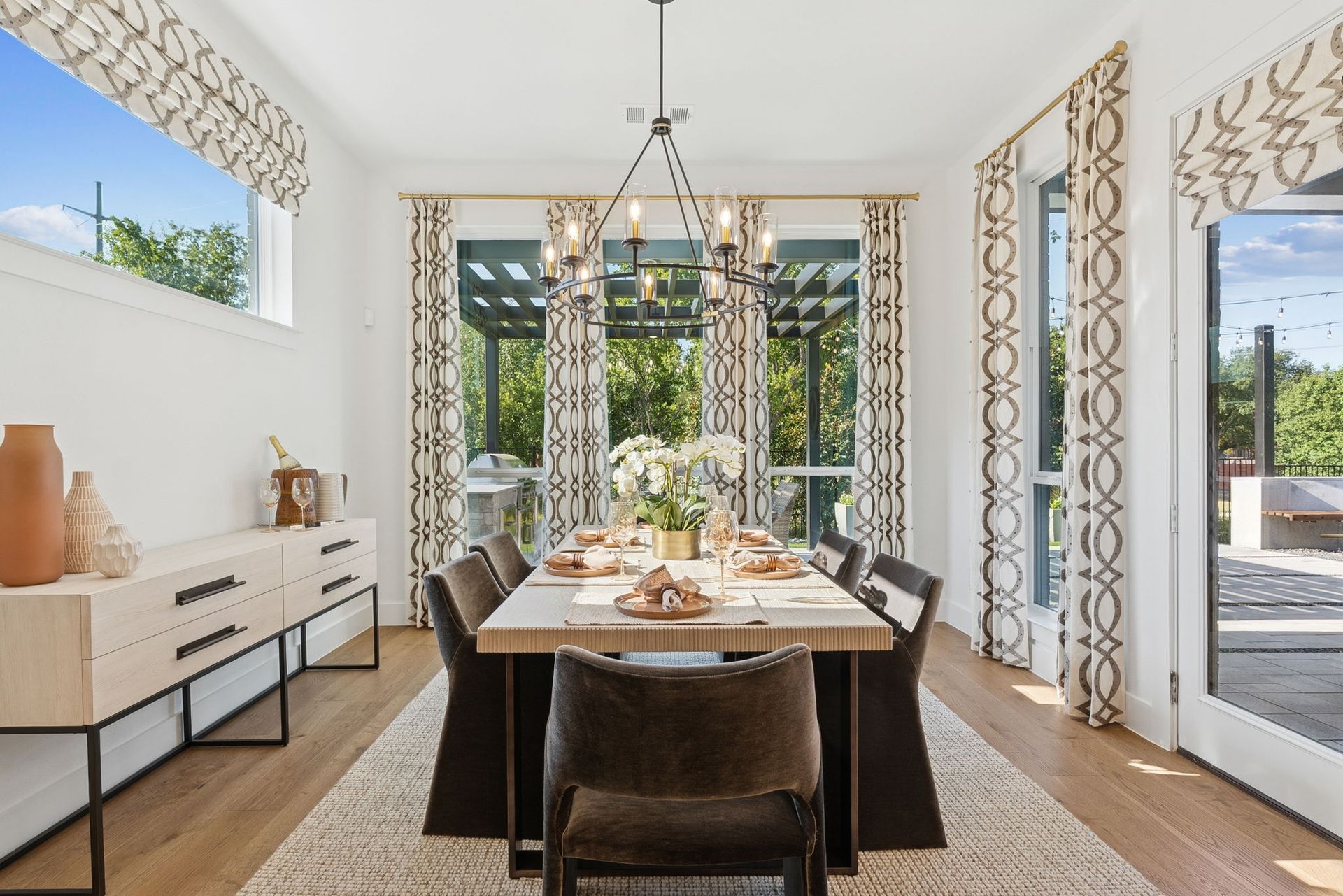 Plan 1640 Dining Area - Bella Casa Model Photo