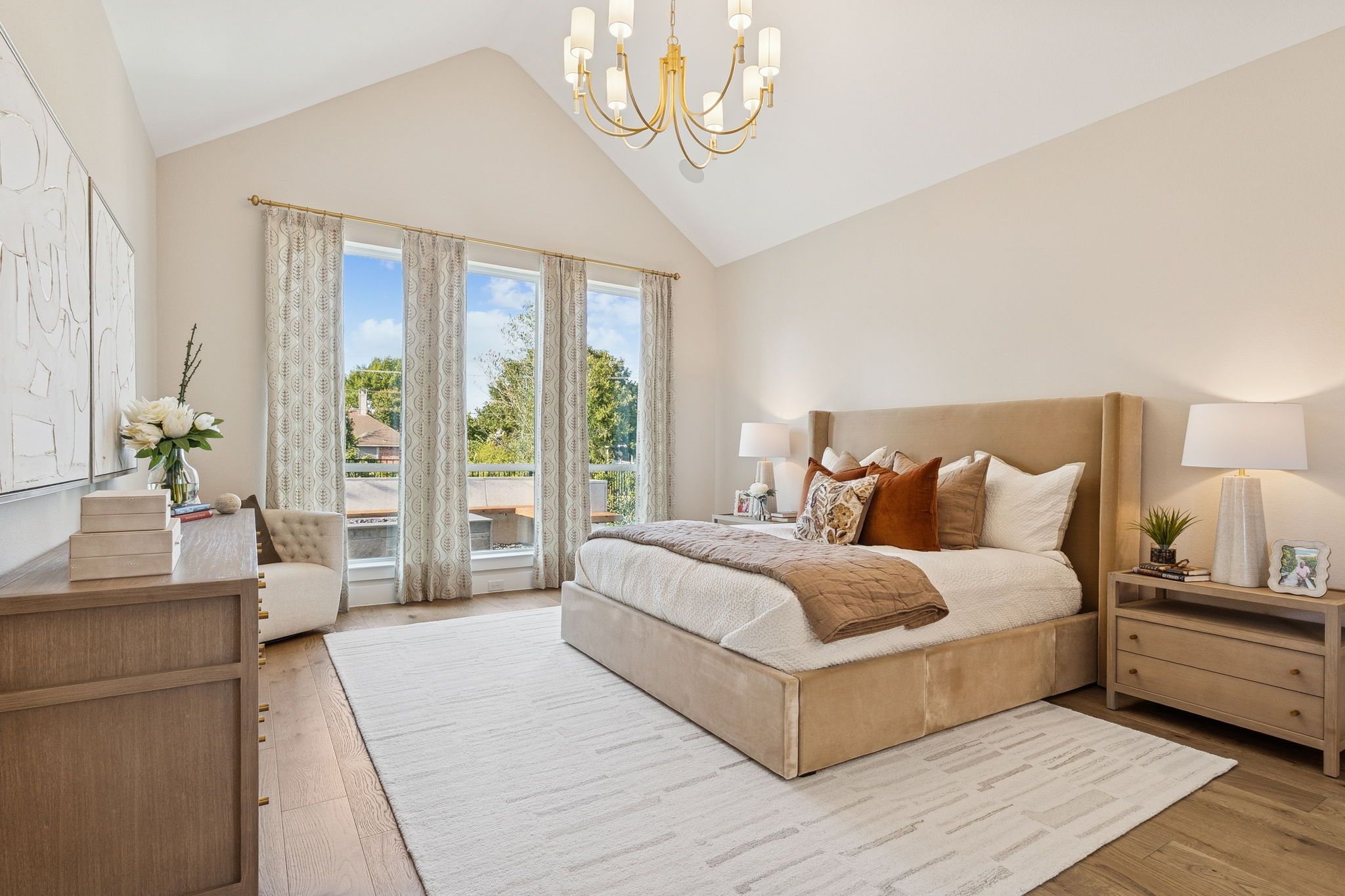 Plan 1640 Main Bedroom - Bella Casa Model Photo