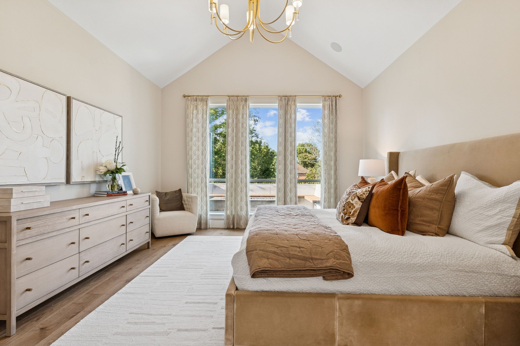 Plan 1640 Main Bedroom - Bella Casa Model Photo