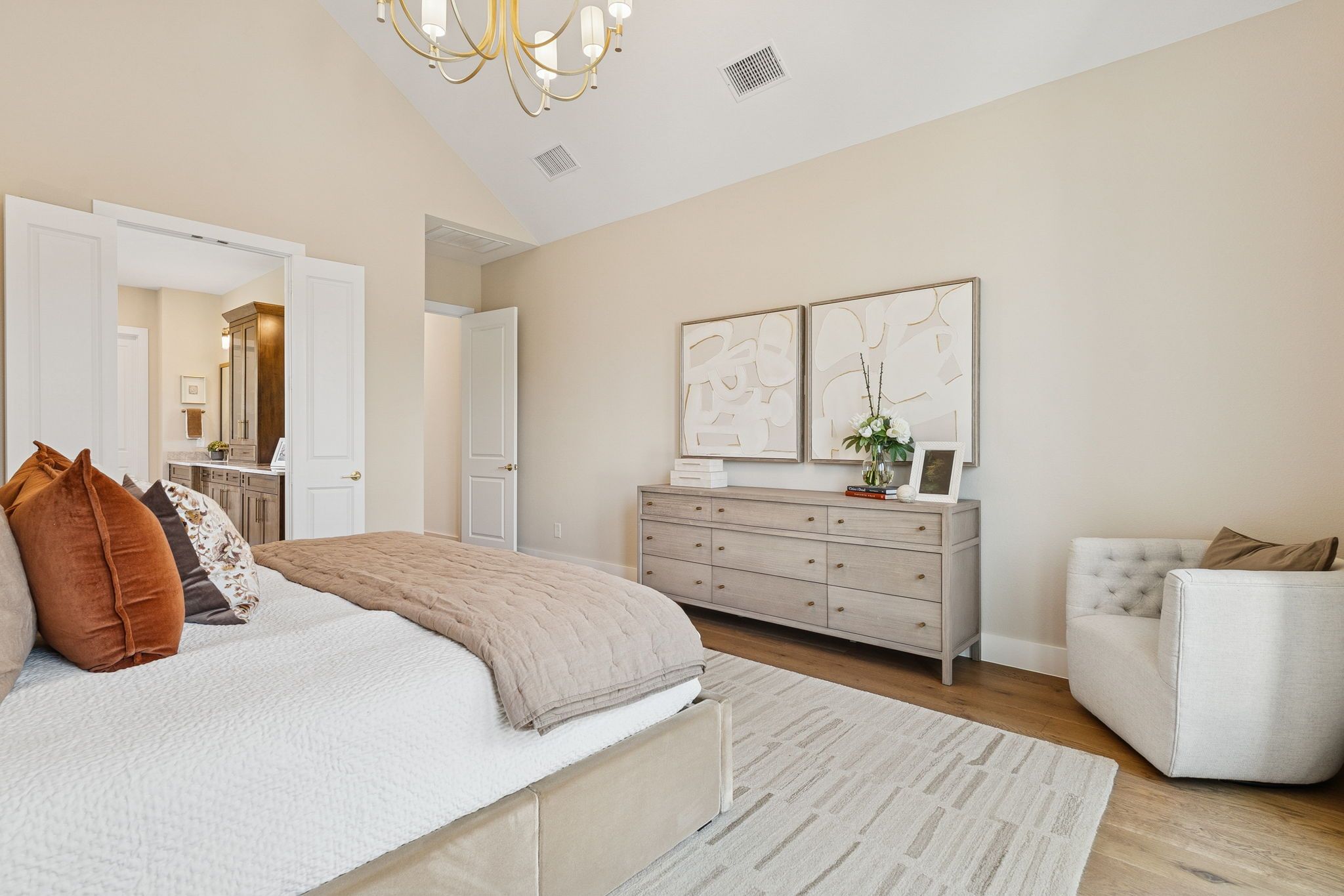 Plan 1640 Main Bedroom - Bella Casa Model Photo