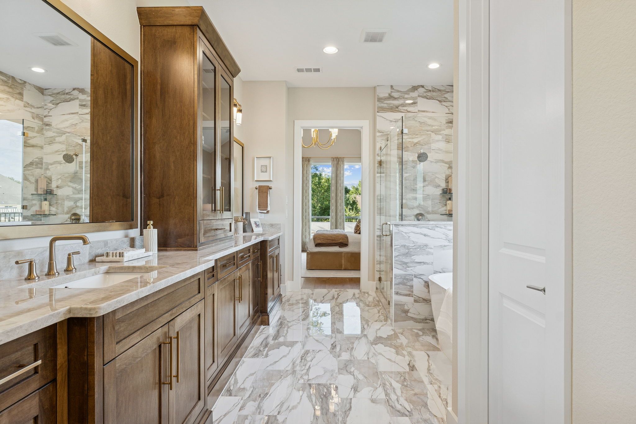 Plan 1640 Main Bathroom - Bella Casa Model Photo