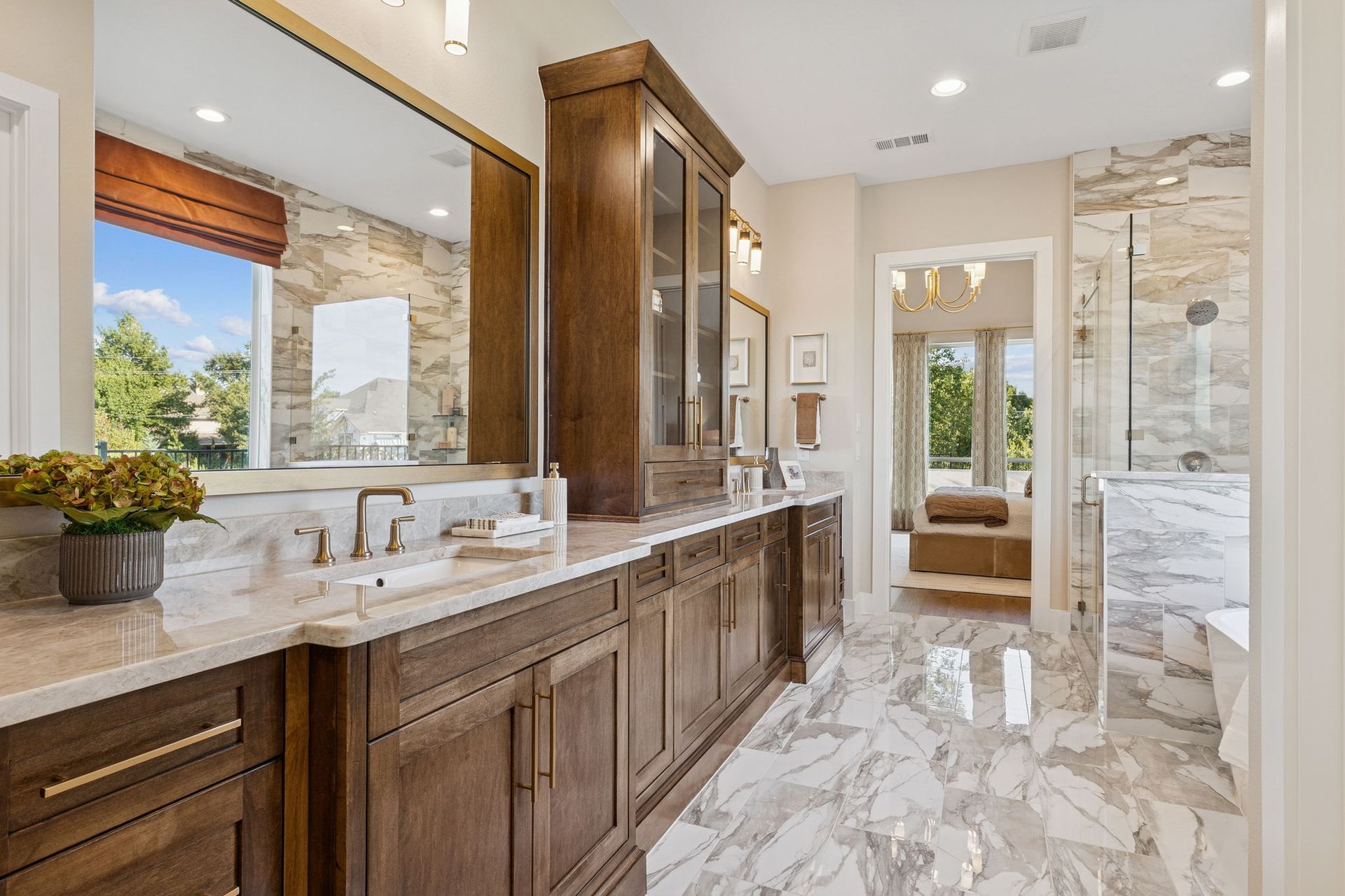 Plan 1640 Main Bathroom - Bella Casa Model Photo