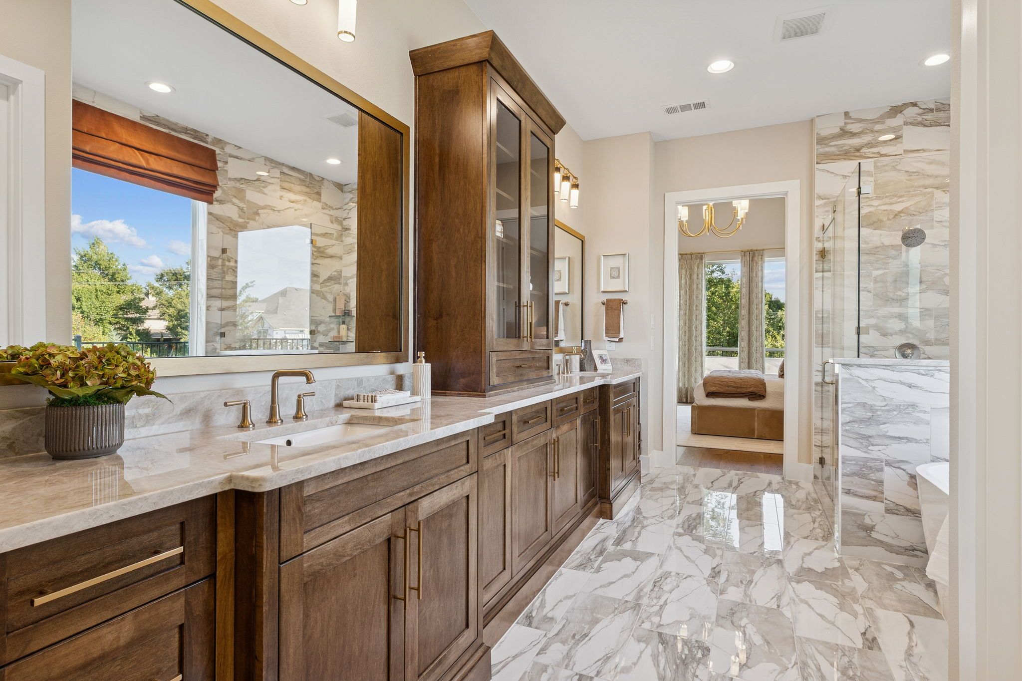 Plan 1640 Main Bathroom - Bella Casa Model Photo