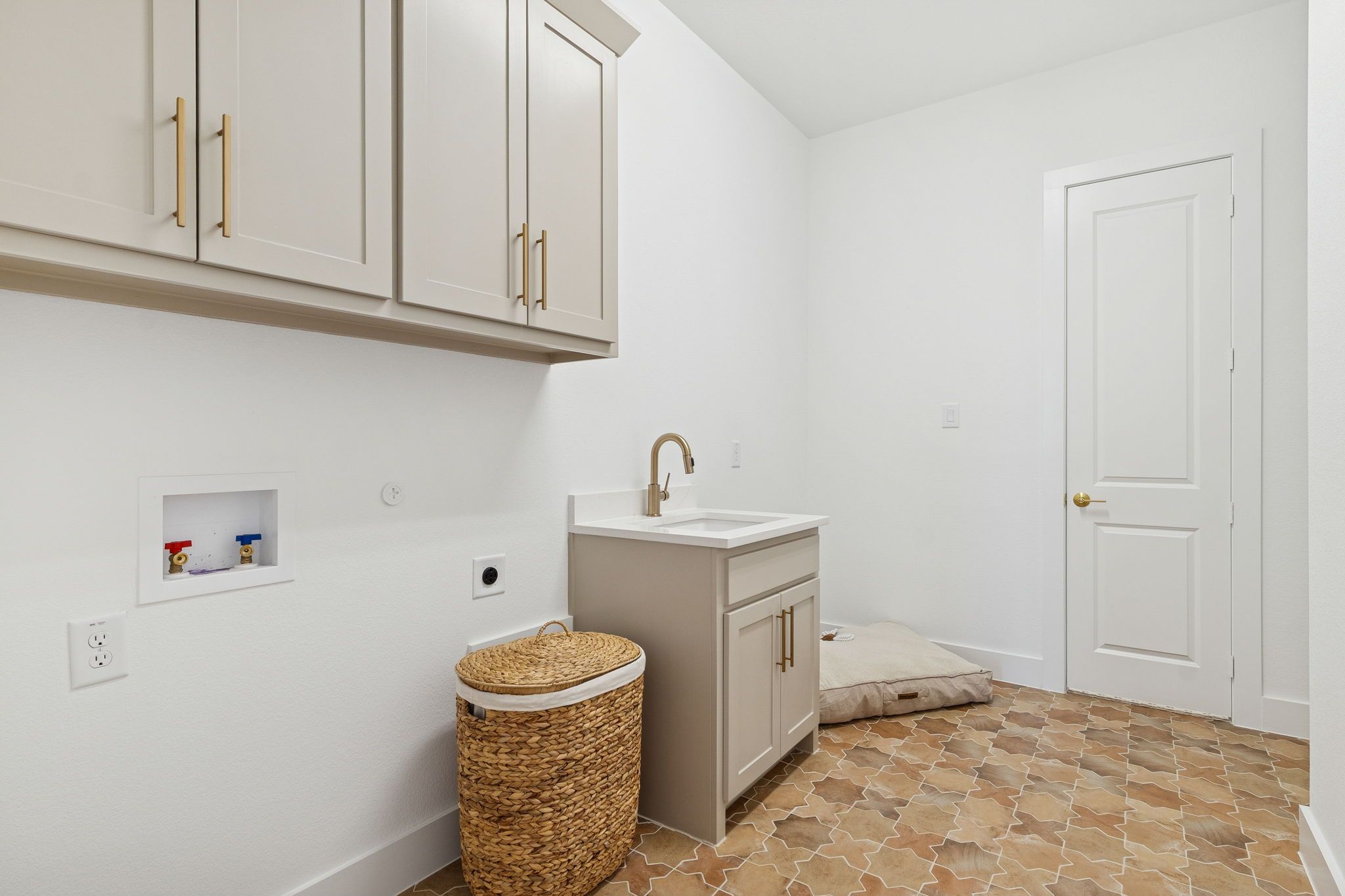 Plan 1640 Laundry Room - Bella Casa Model Photo