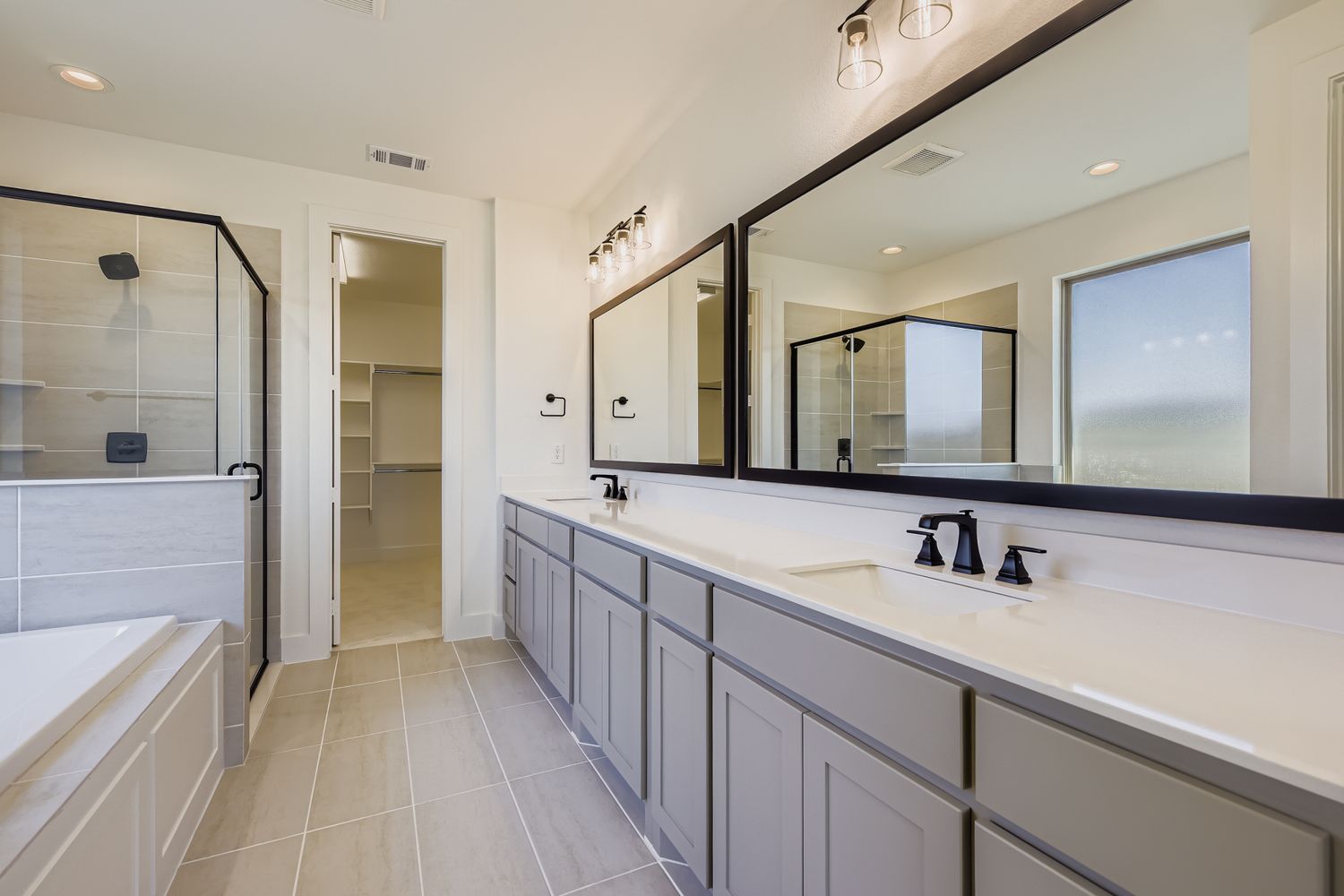 Plan 1562 Representative Photo - Main Bathroom