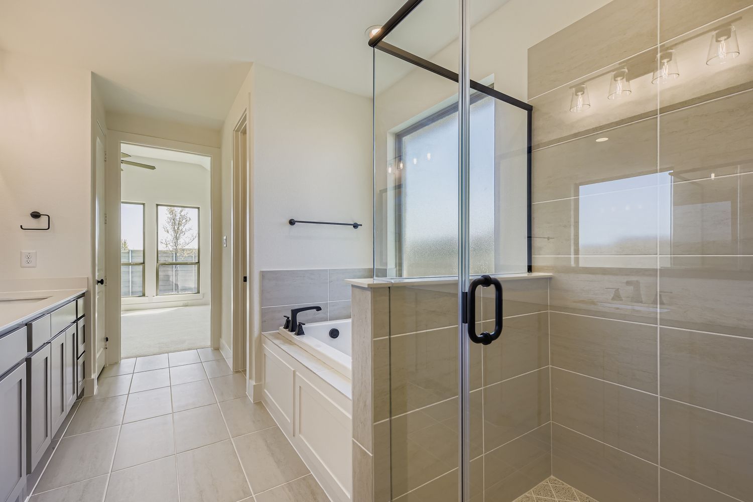 Plan 1562 Representative Photo - Main Bathroom