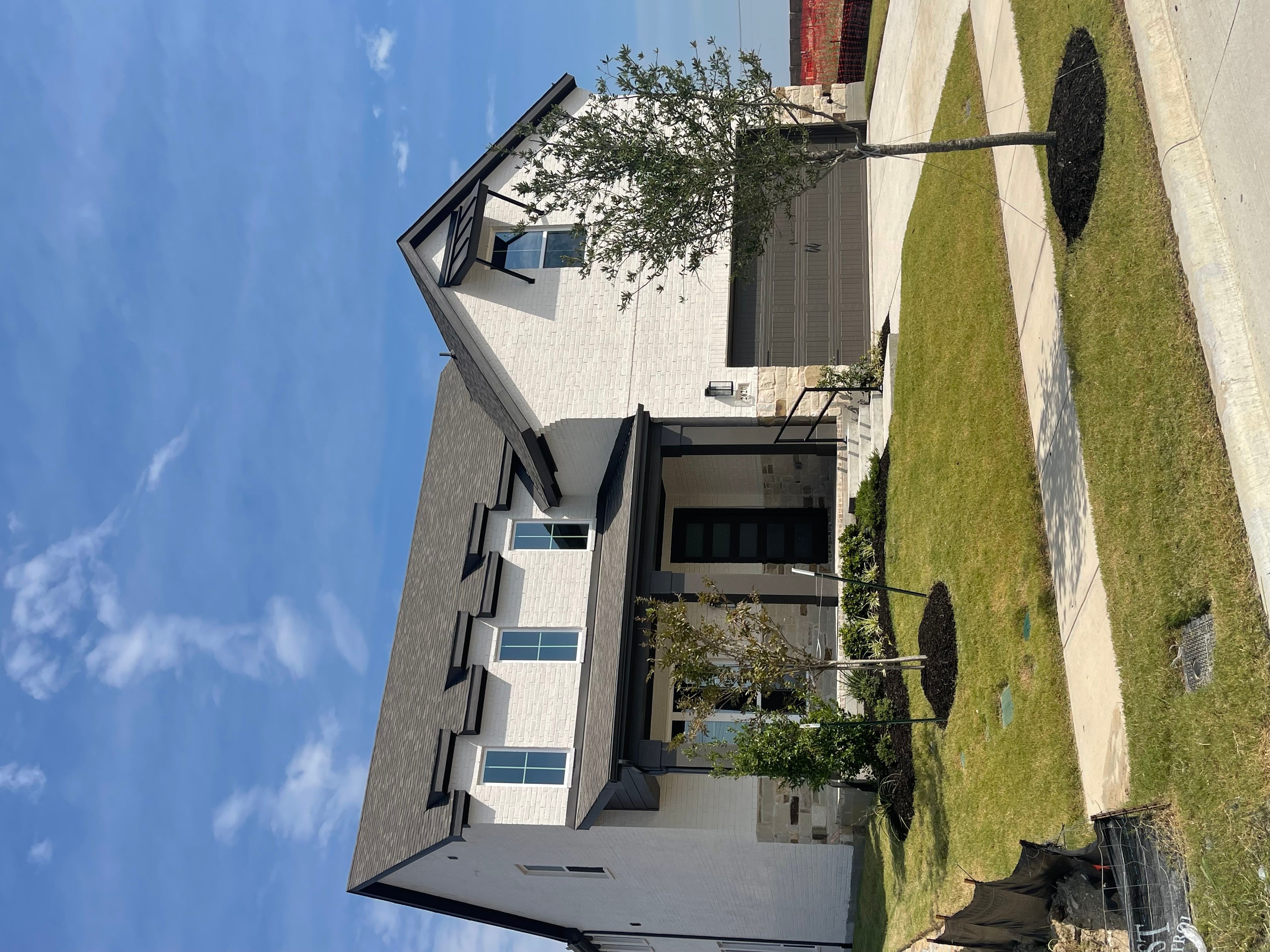 2620 Hardwood Drive side profile of front elevation