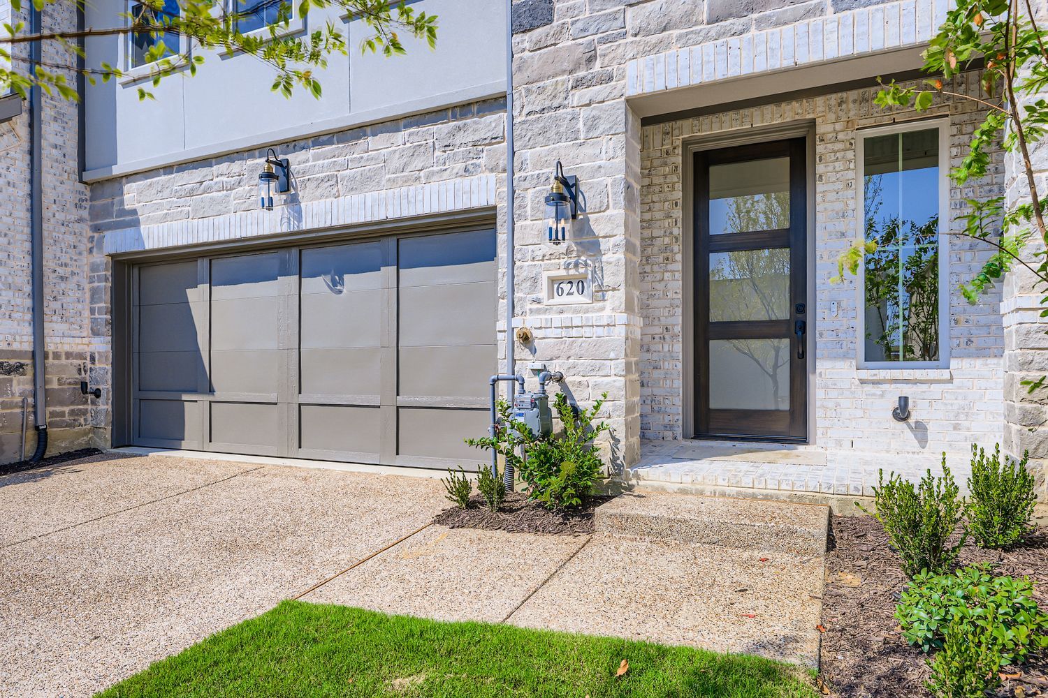620 Sir Christopher Street - Front Porch
