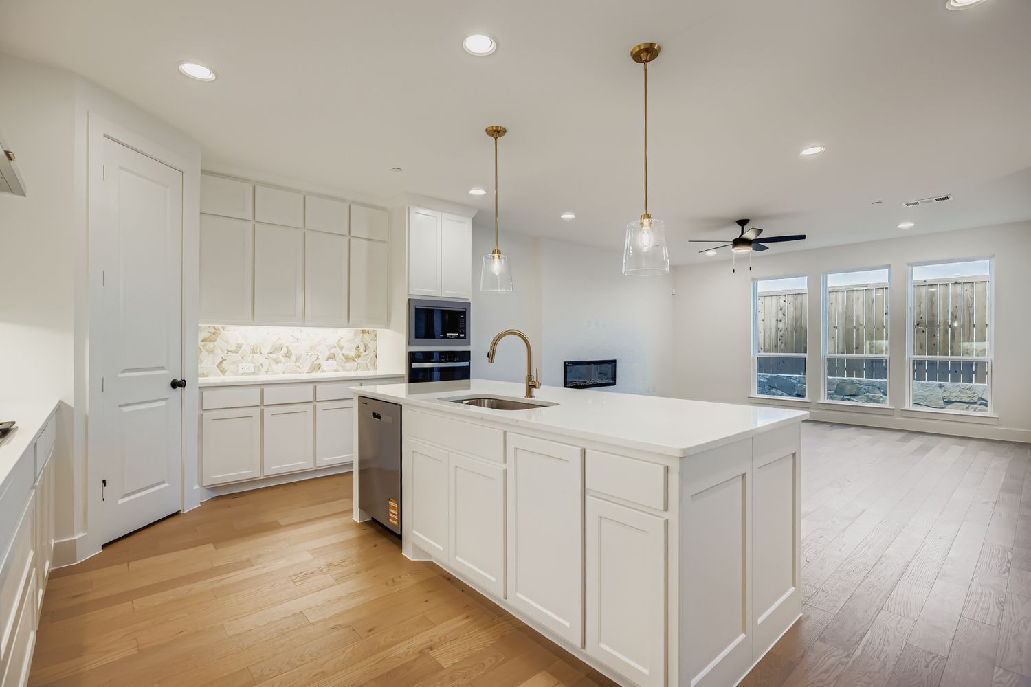 620 Sir Christopher Street - Kitchen/Living