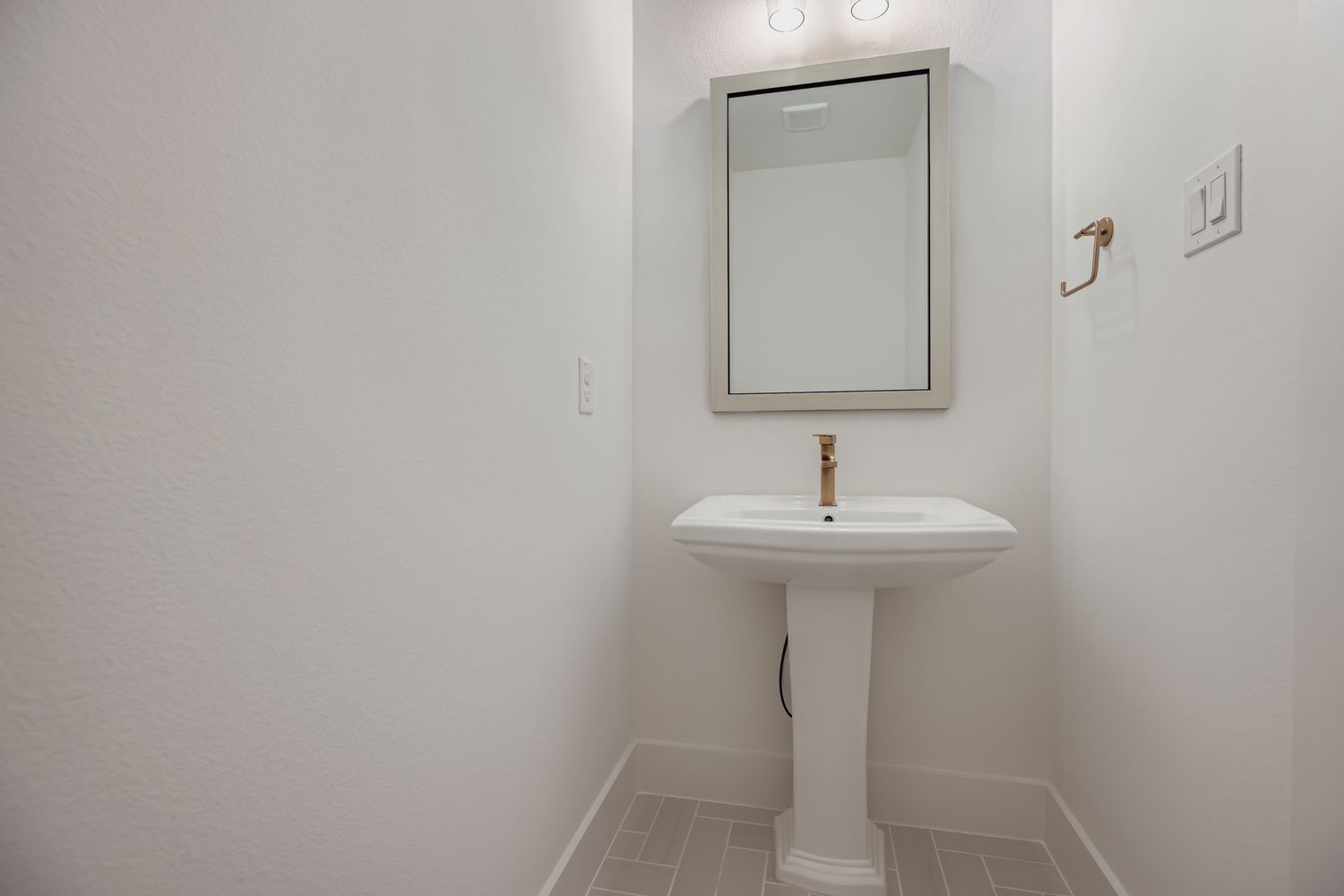 620 Sir Christopher Street - Powder Bath