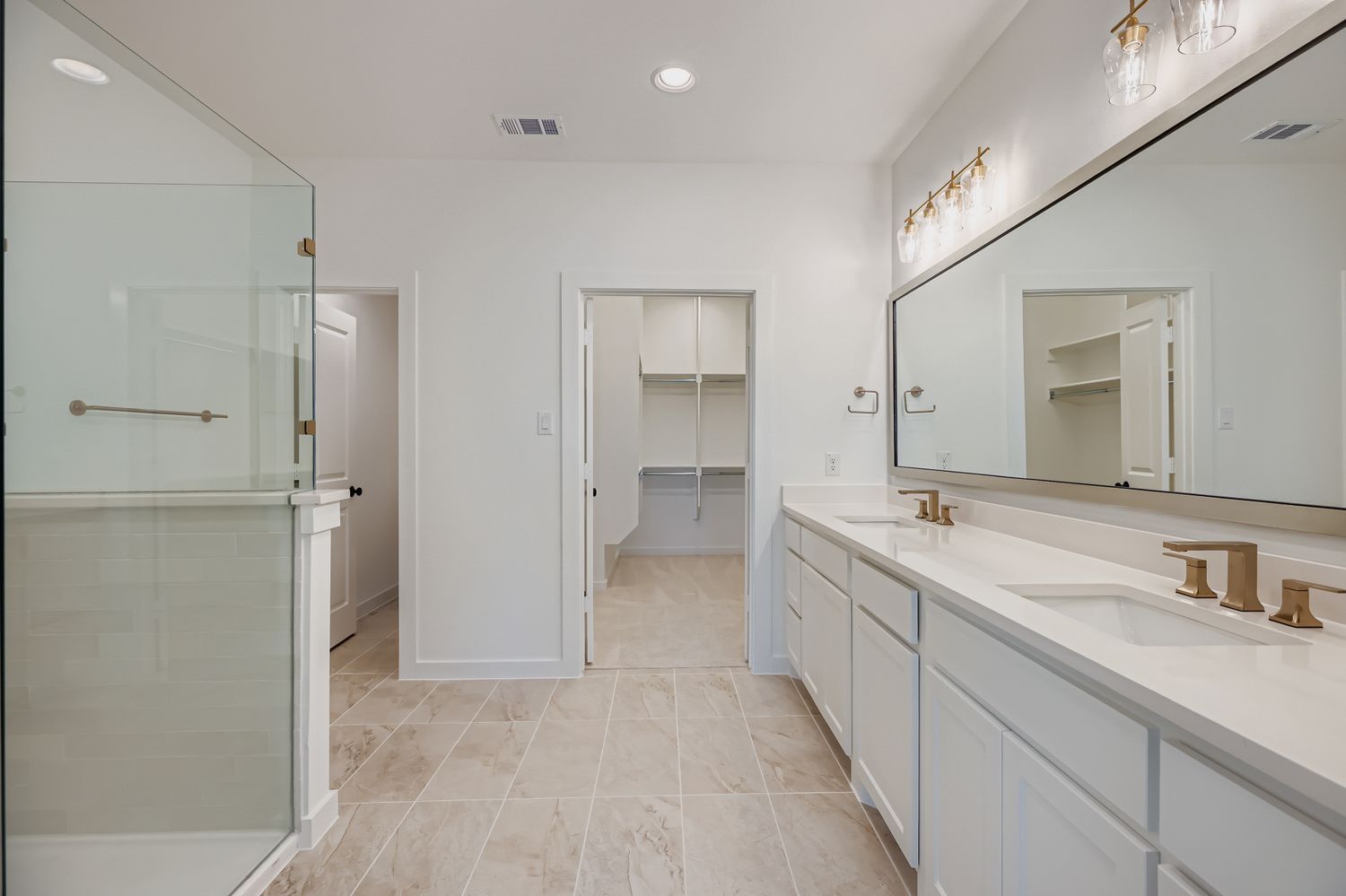620 Sir Christopher Street - Main Bathroom