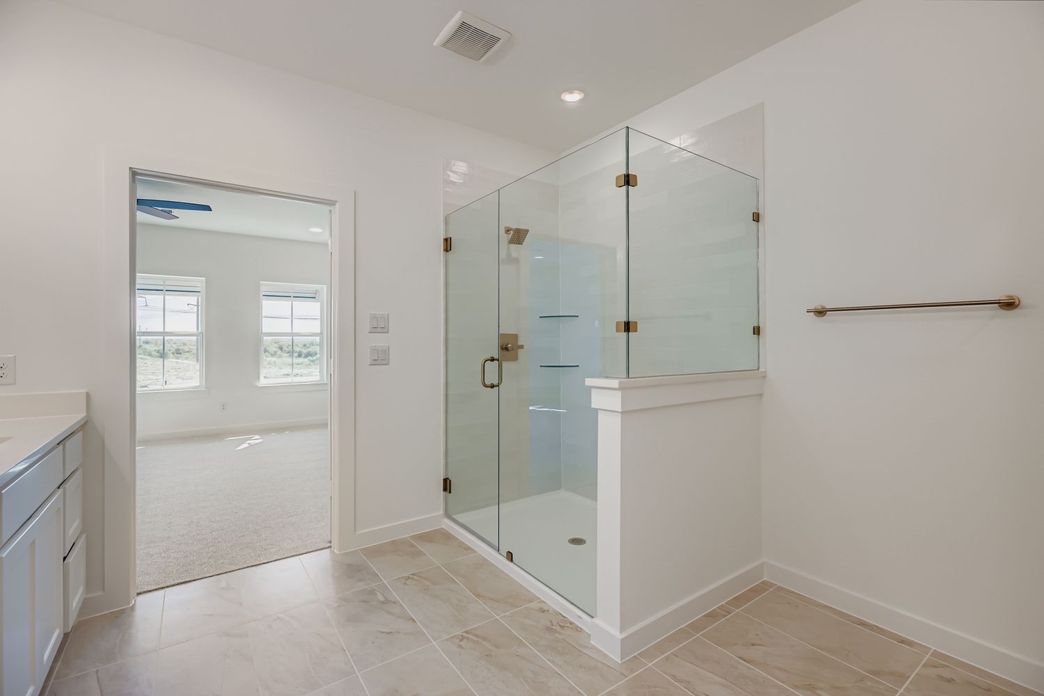 620 Sir Christopher Street - Main Bathroom