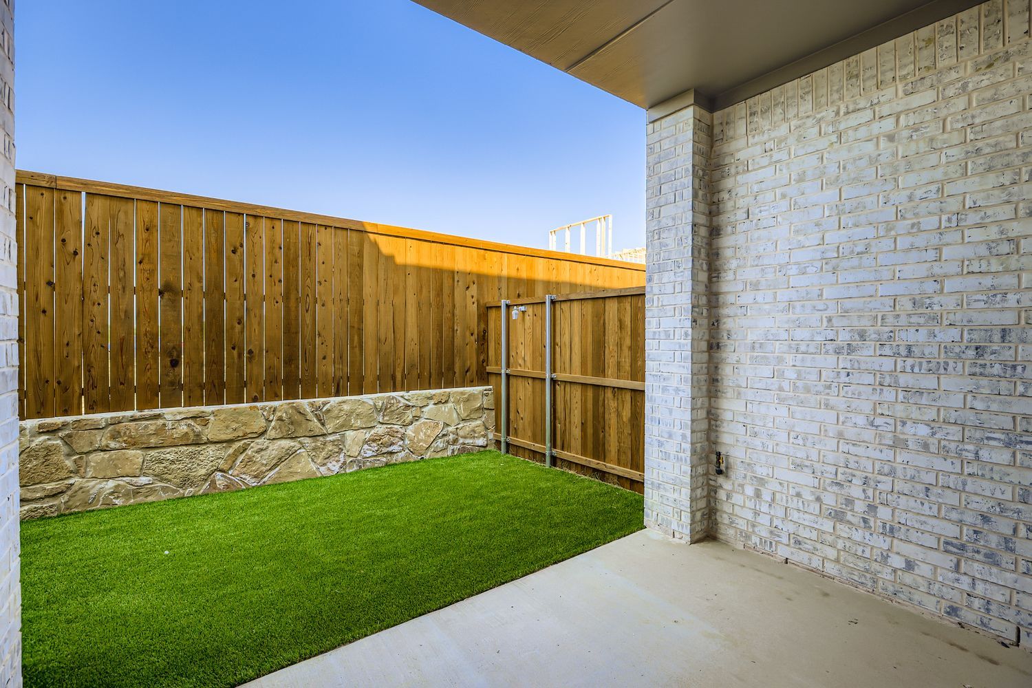 620 Sir Christopher Street - Back porch