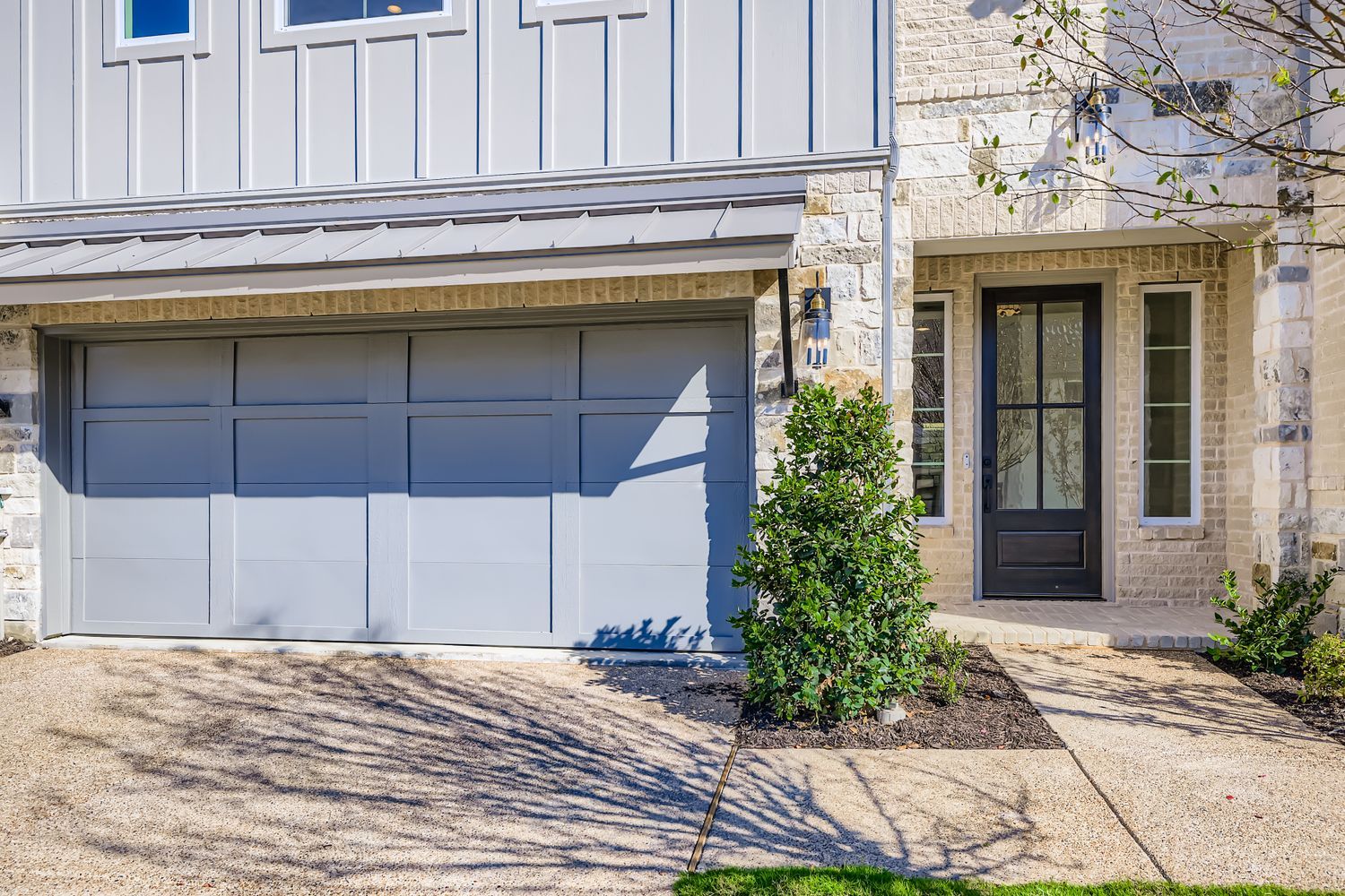3121 Sir Judge Drive - Front Porch