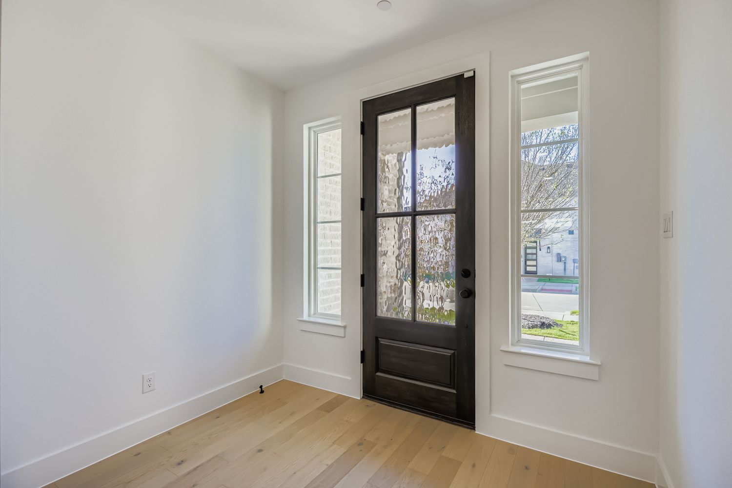 3121 Sir Judge Drive - Front Entry