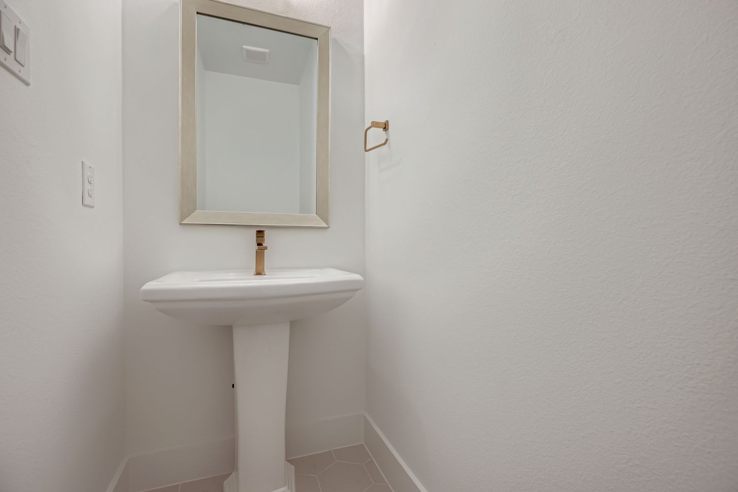 3121 Sir Judge Drive - Powder Room