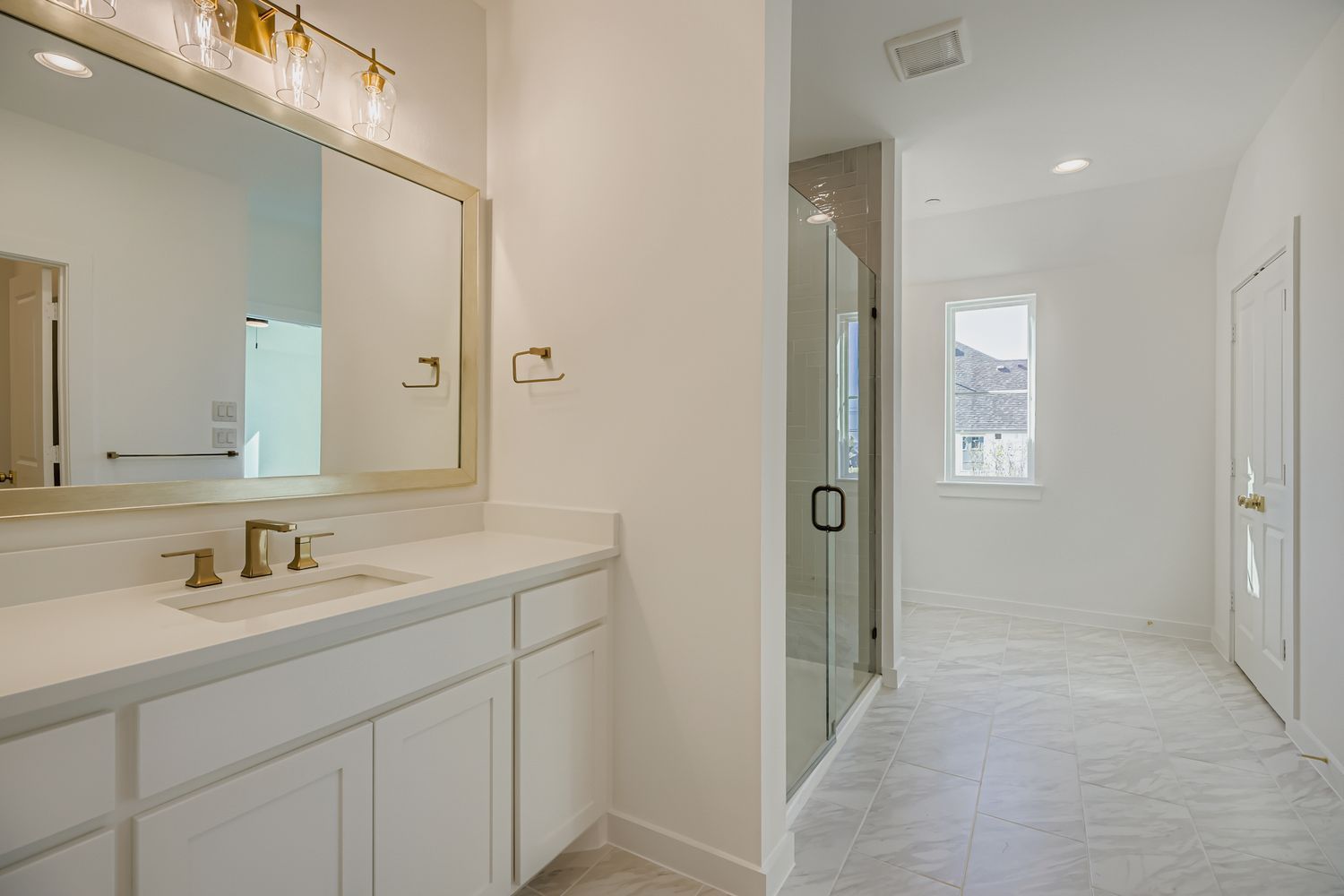 3121 Sir Judge Drive - Main Bathroom
