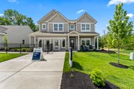 Arbors at Grandin Pond por Arbor Homes en Cincinnati Ohio