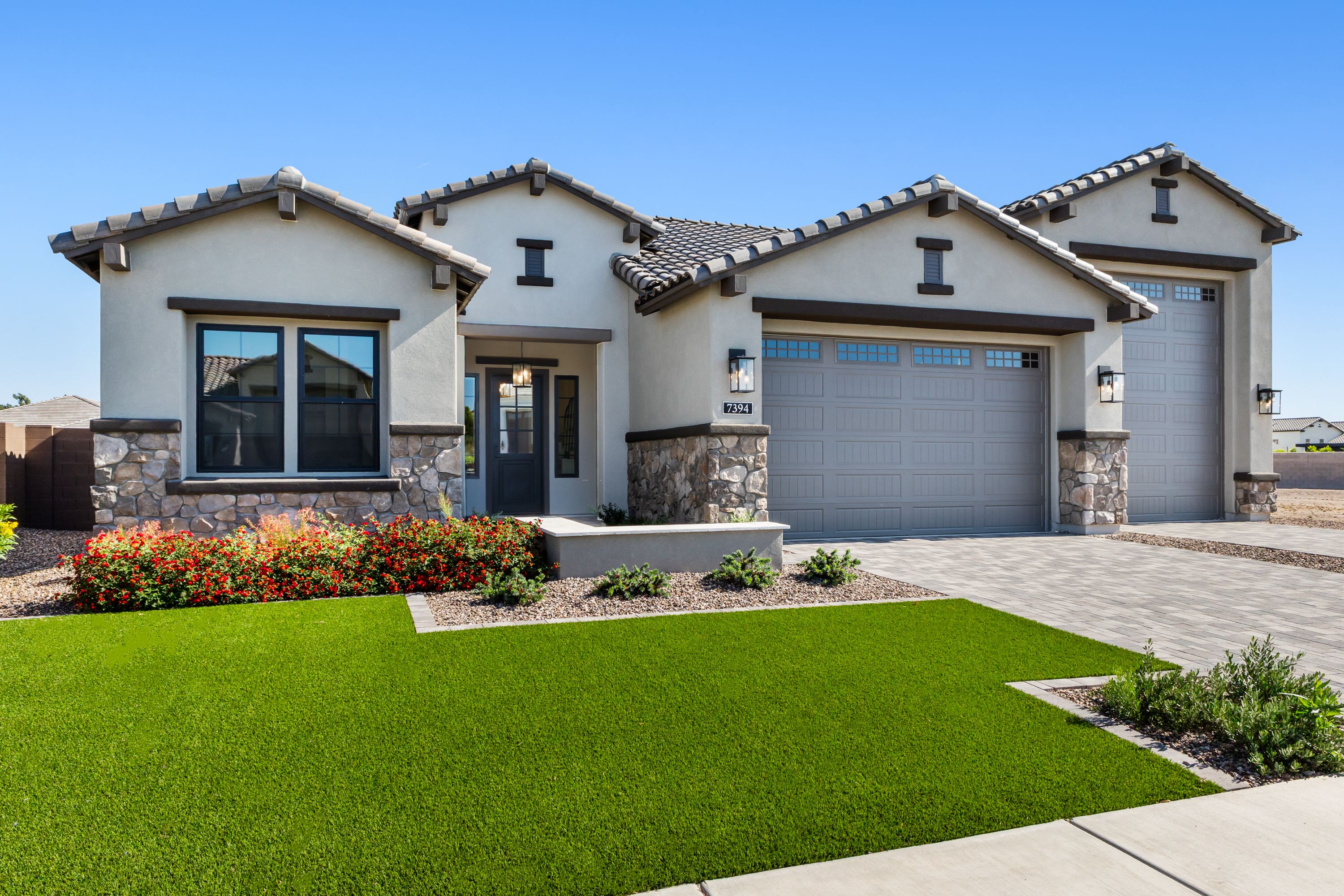 7394 W Vlisbon Lane. Peoria, AZ 85381