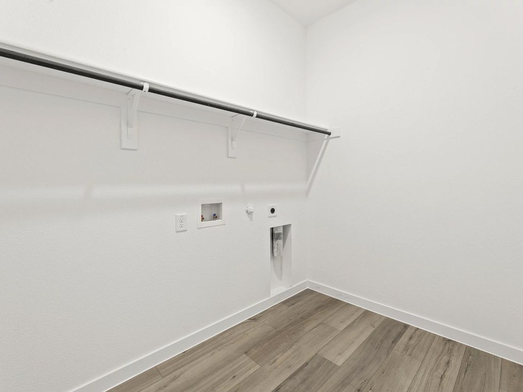 Meadow Park - Bridgeport Interior Image 6