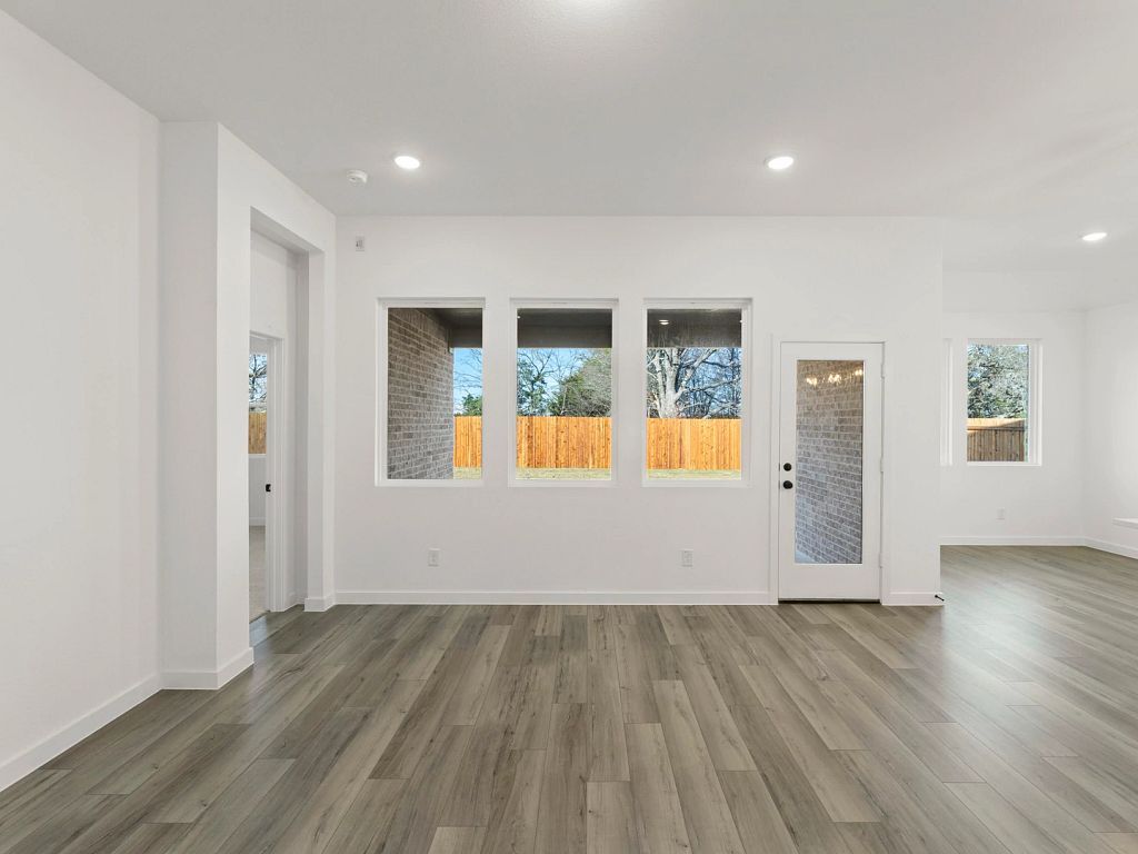 Meadow Park - Bridgeport Interior Image 8