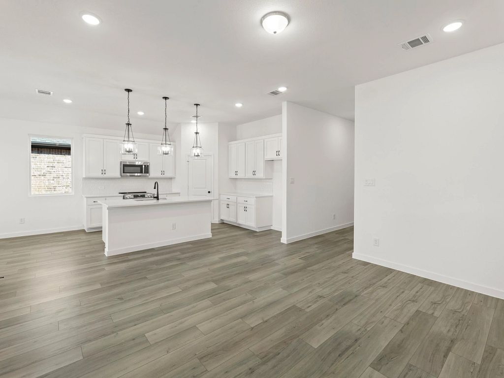 Meadow Park - Bridgeport Interior Image 10