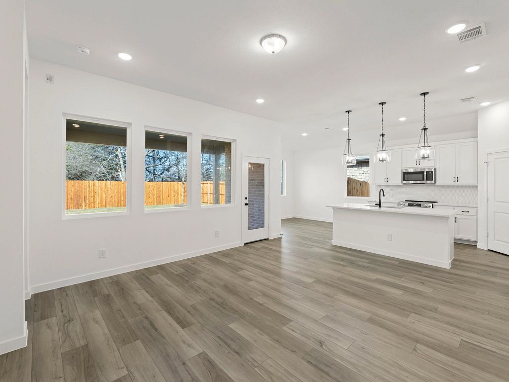 Meadow Park - Bridgeport Interior Image 11