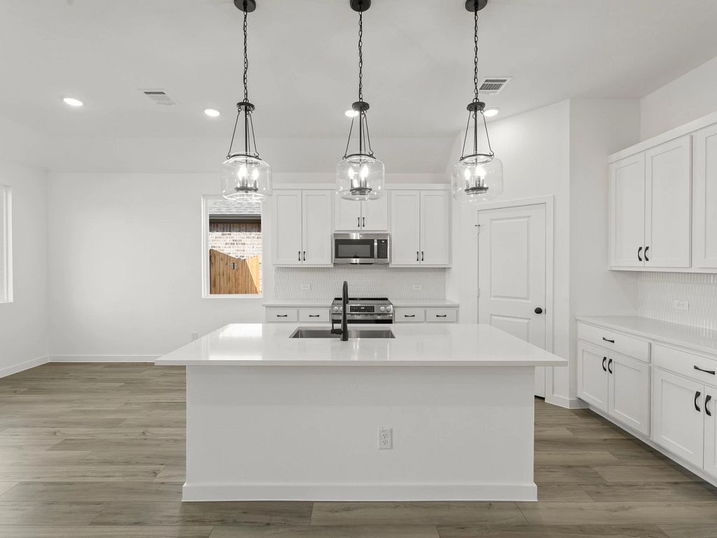 Meadow Park - Bridgeport Interior Image 14