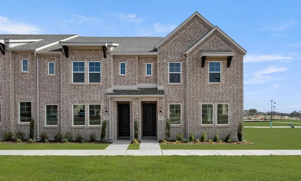 Clemson - The Pointe at Capp Smith Lake: Watauga, Texas - Ashton Woods