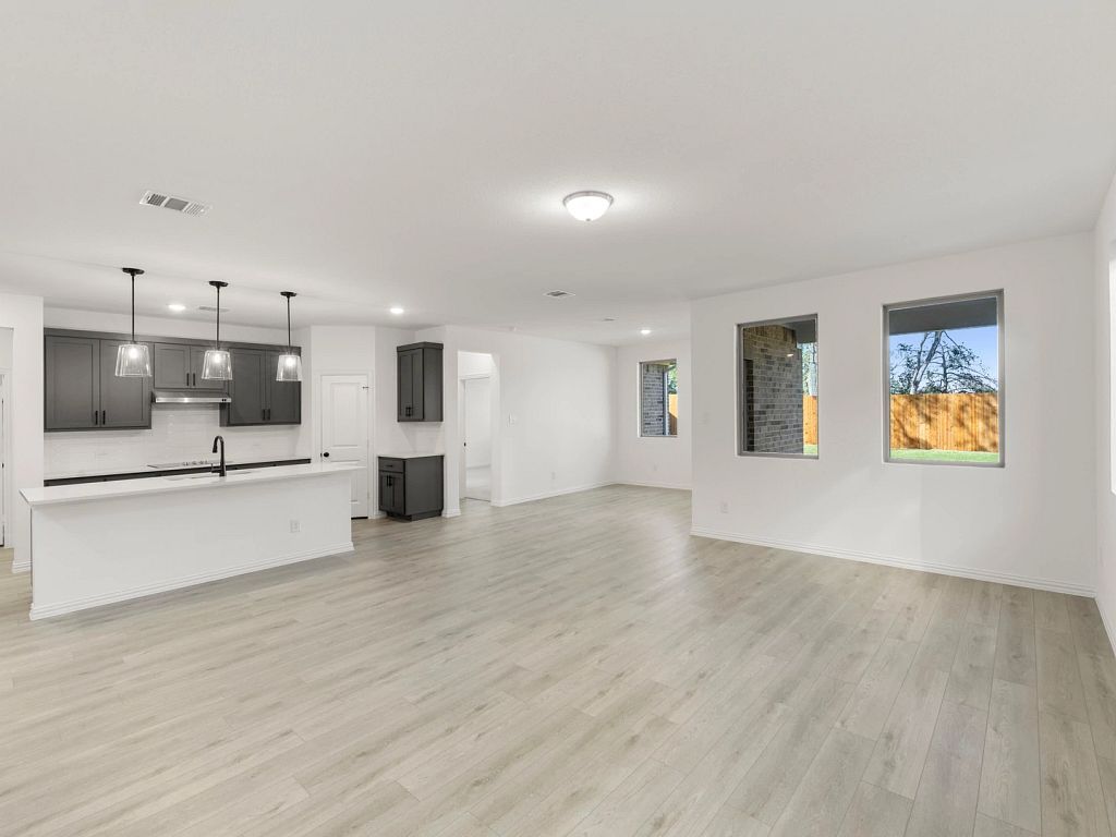 Meadow Park - Dakota Interior Image 12