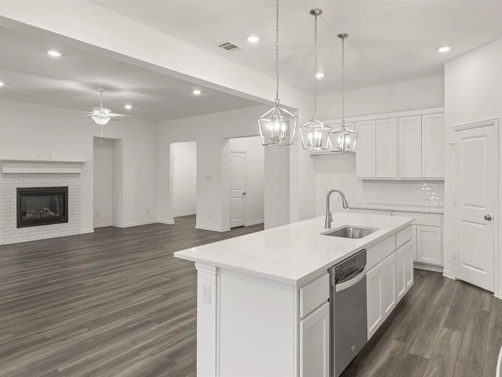Gateway Parks - Travis Interior Image 10