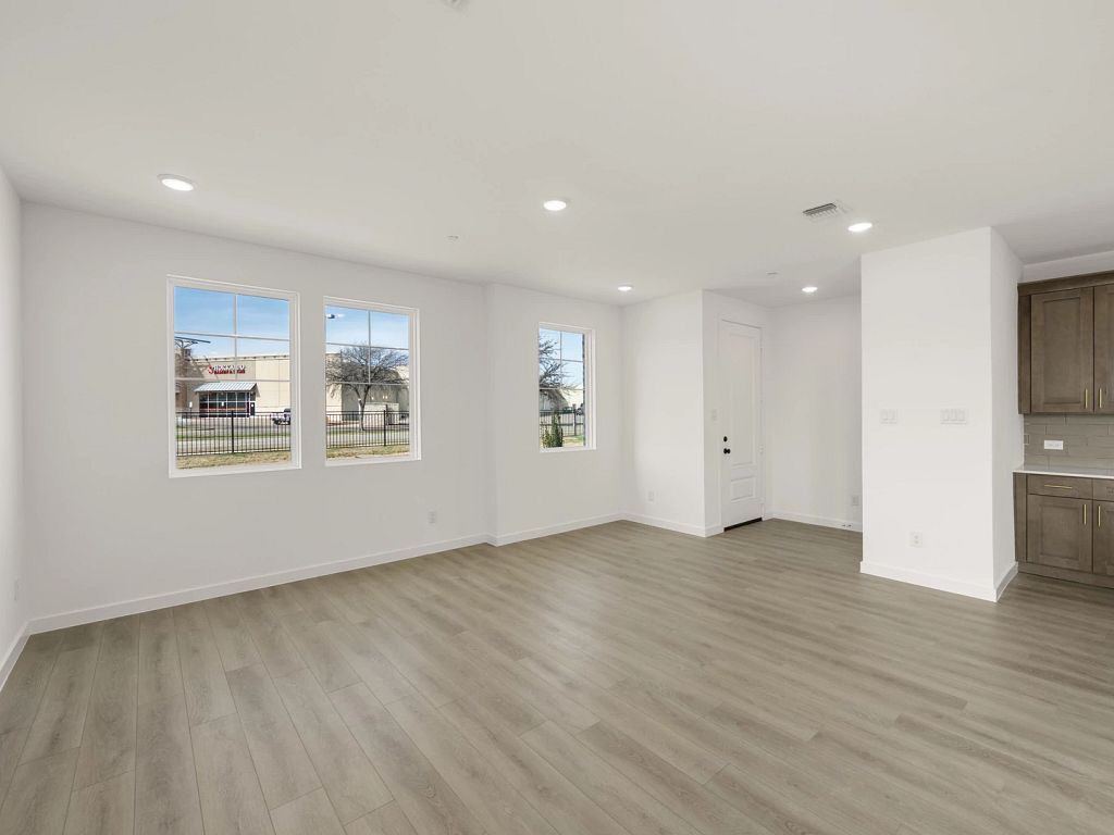 The Pointe at Capp Smith Lake - Clemson Interior Image 4
