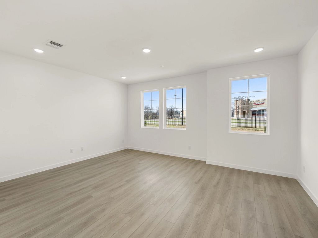 The Pointe at Capp Smith Lake - Clemson Interior Image 5