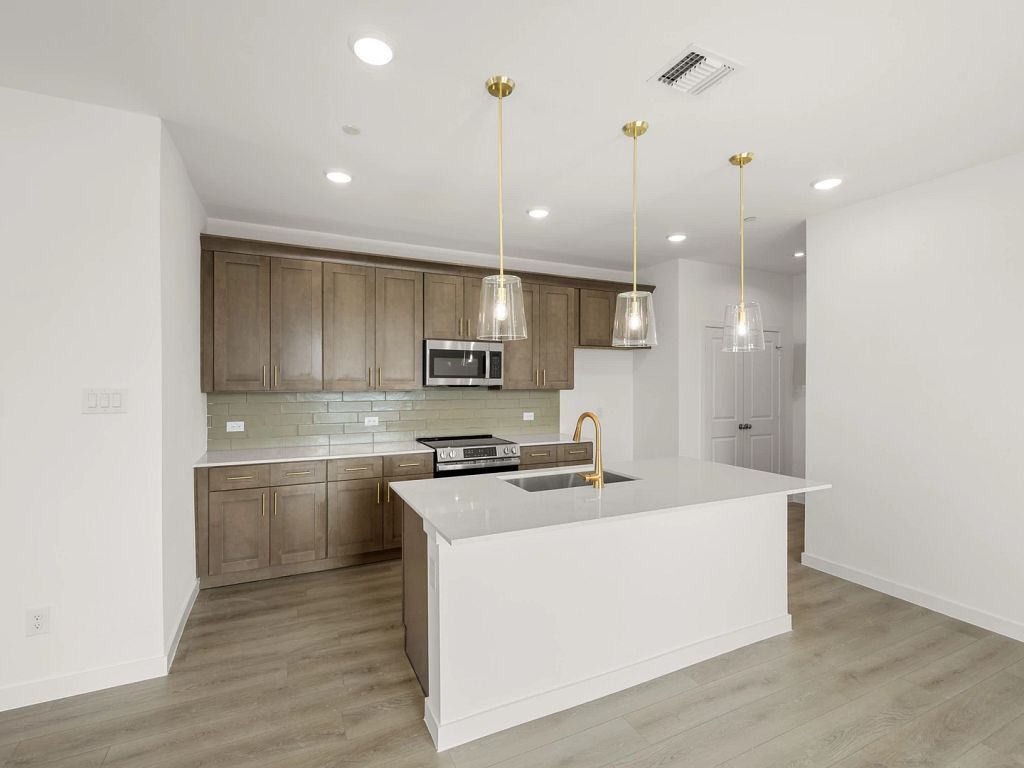 The Pointe at Capp Smith Lake - Clemson Interior Image 8