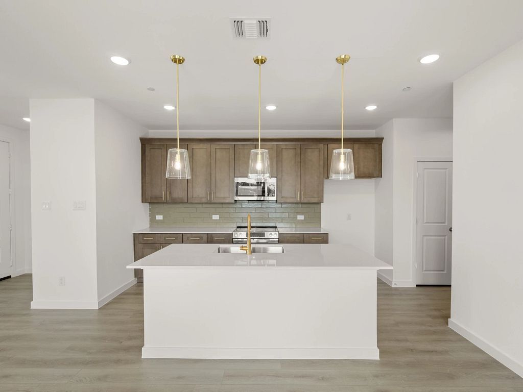 The Pointe at Capp Smith Lake - Clemson Interior Image 9