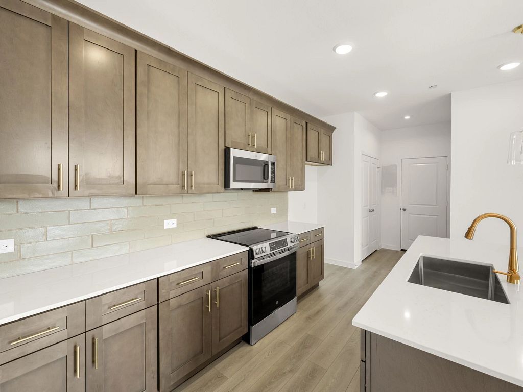 The Pointe at Capp Smith Lake - Clemson Interior Image 10