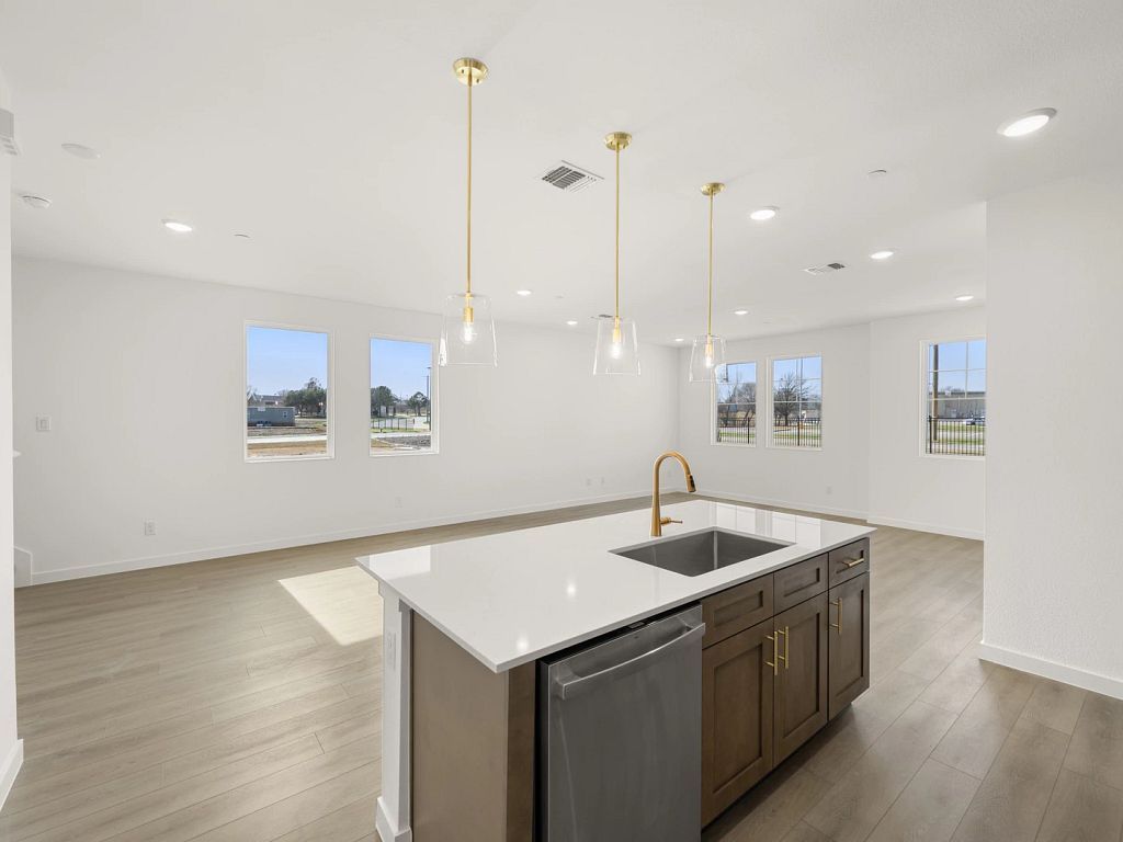 The Pointe at Capp Smith Lake - Clemson Interior Image 11